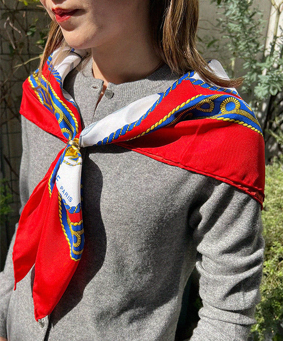 「アートをまとう」秋冬を彩るヴィンテージスカーフの魅力