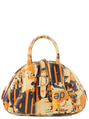 米色、橙色和多色设计图案手提包