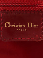 米色、橙色和多色设计图案手提包