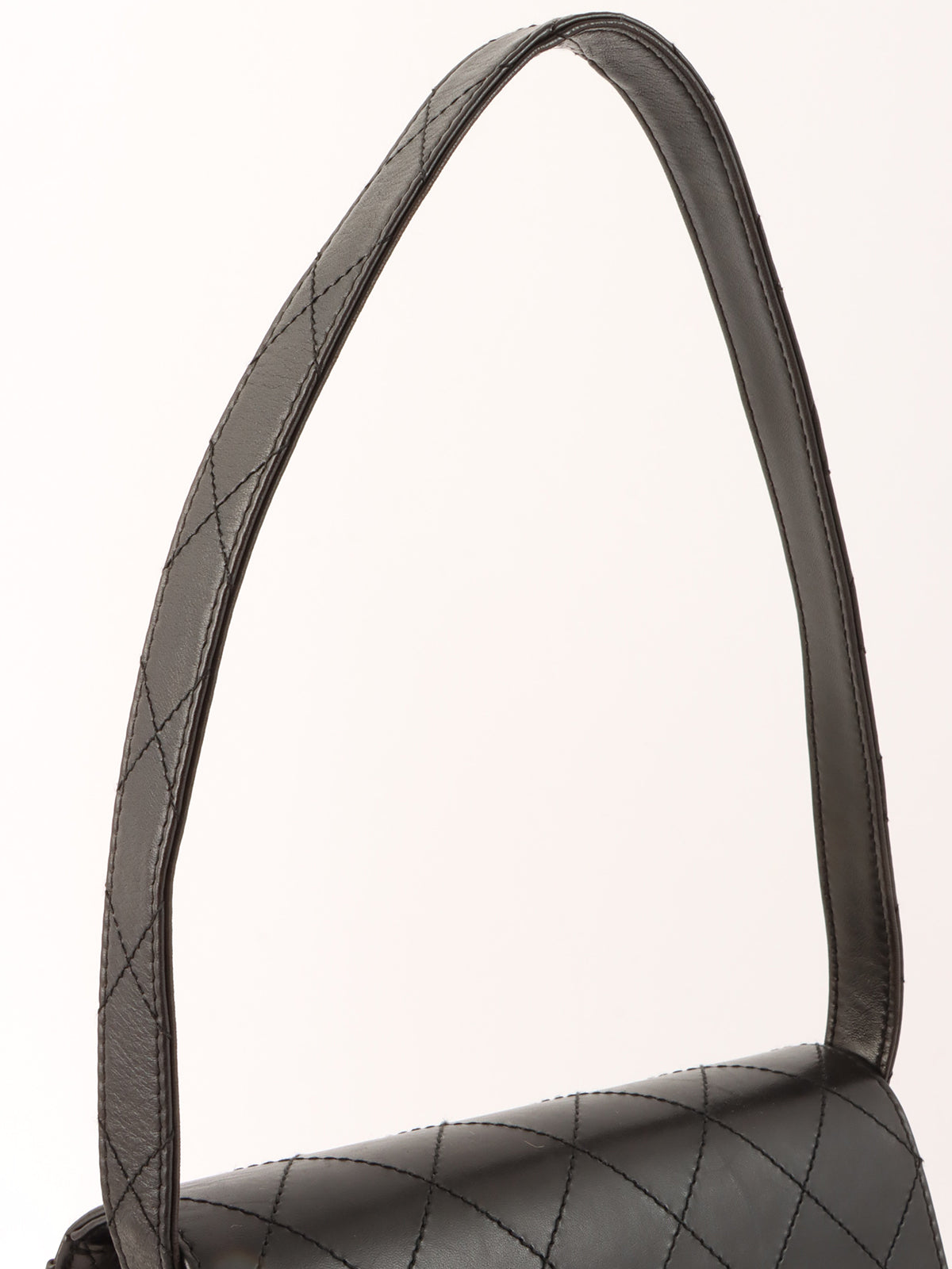 1998 Matelasse Stitch CC 旋锁单肩包(黑色)