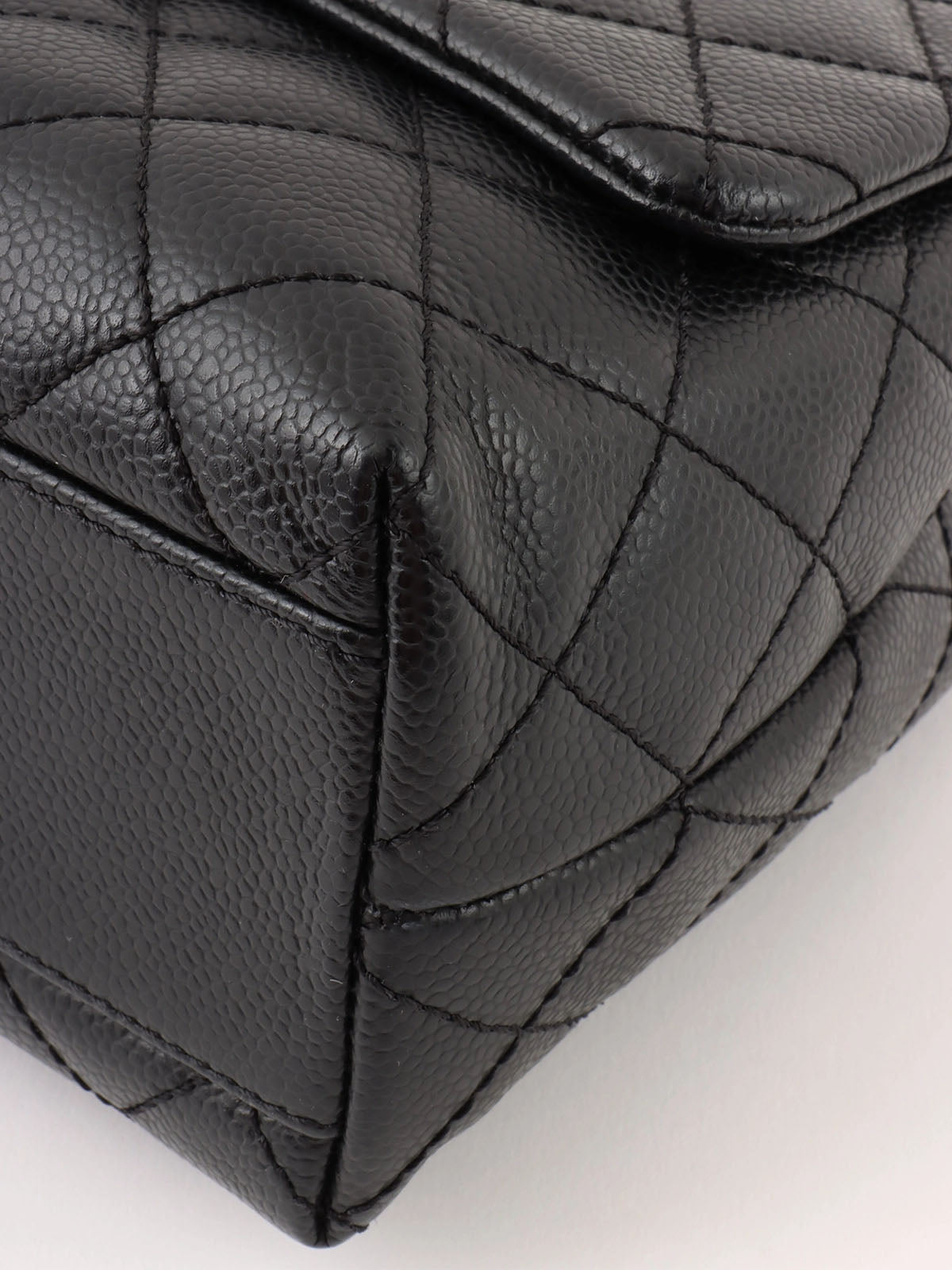 2007 Caviar Skin CC Turnlock Handbag in Black/Silver