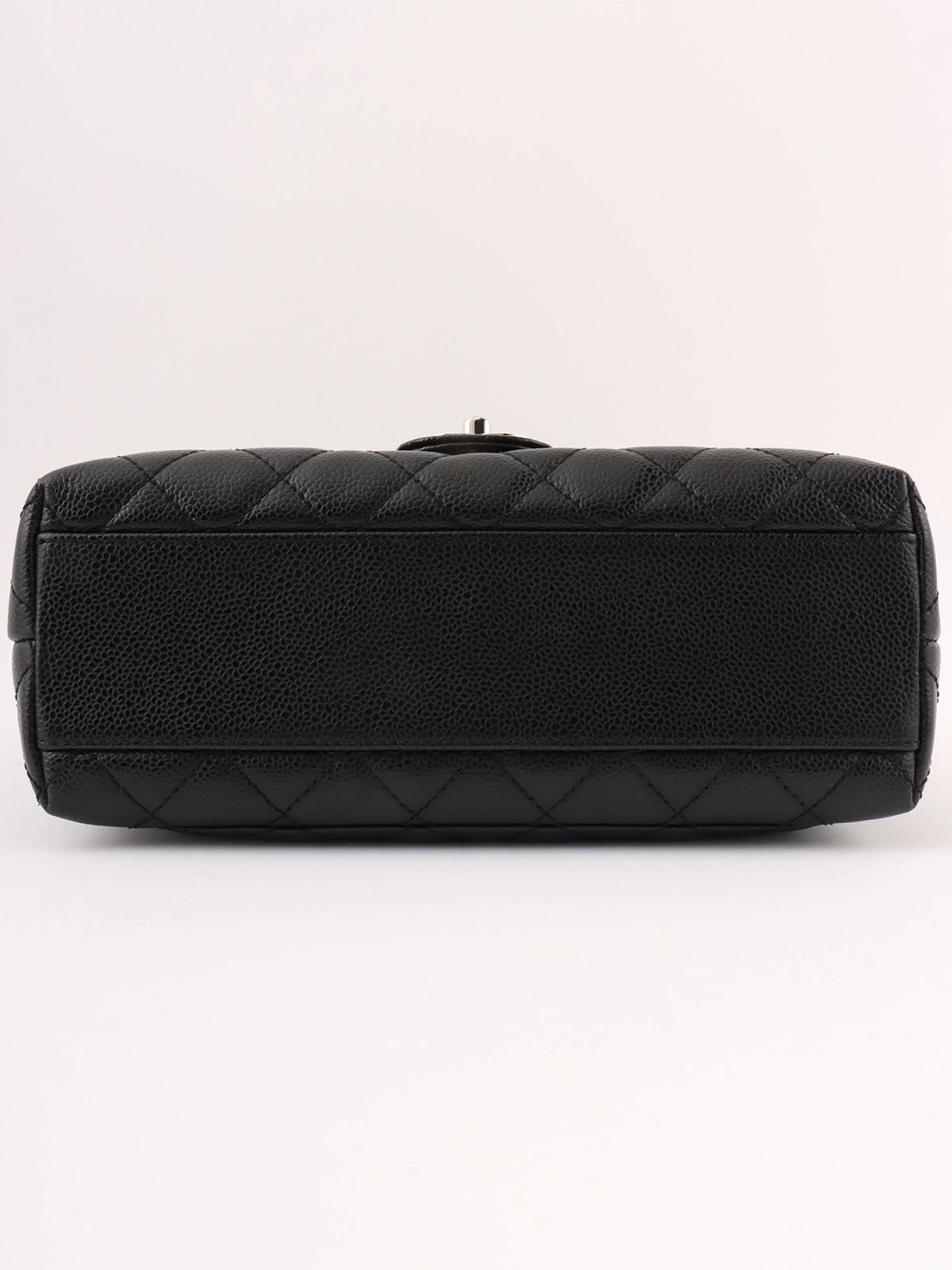 2007 Caviar Skin CC Turnlock Handbag in Black/Silver