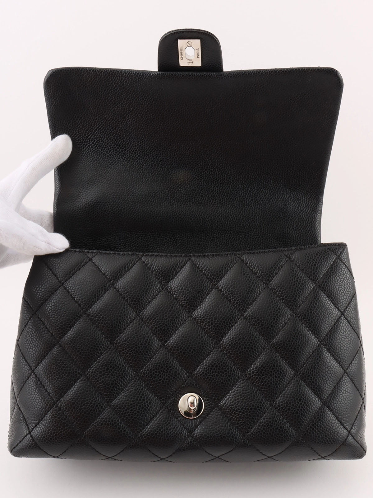 2007 Caviar Skin CC Turnlock Handbag in Black/Silver