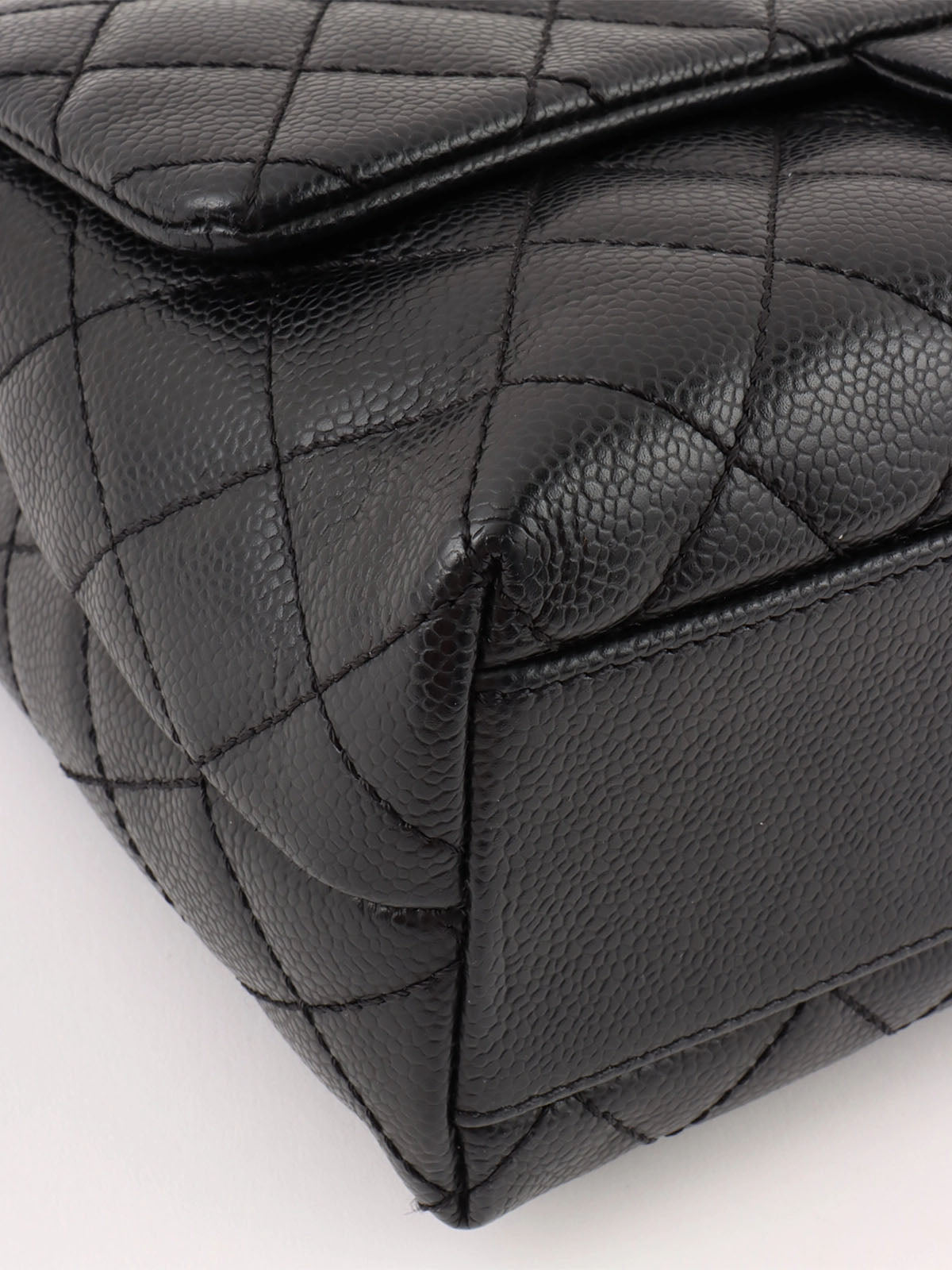 2007 Caviar Skin CC Turnlock Handbag in Black/Silver