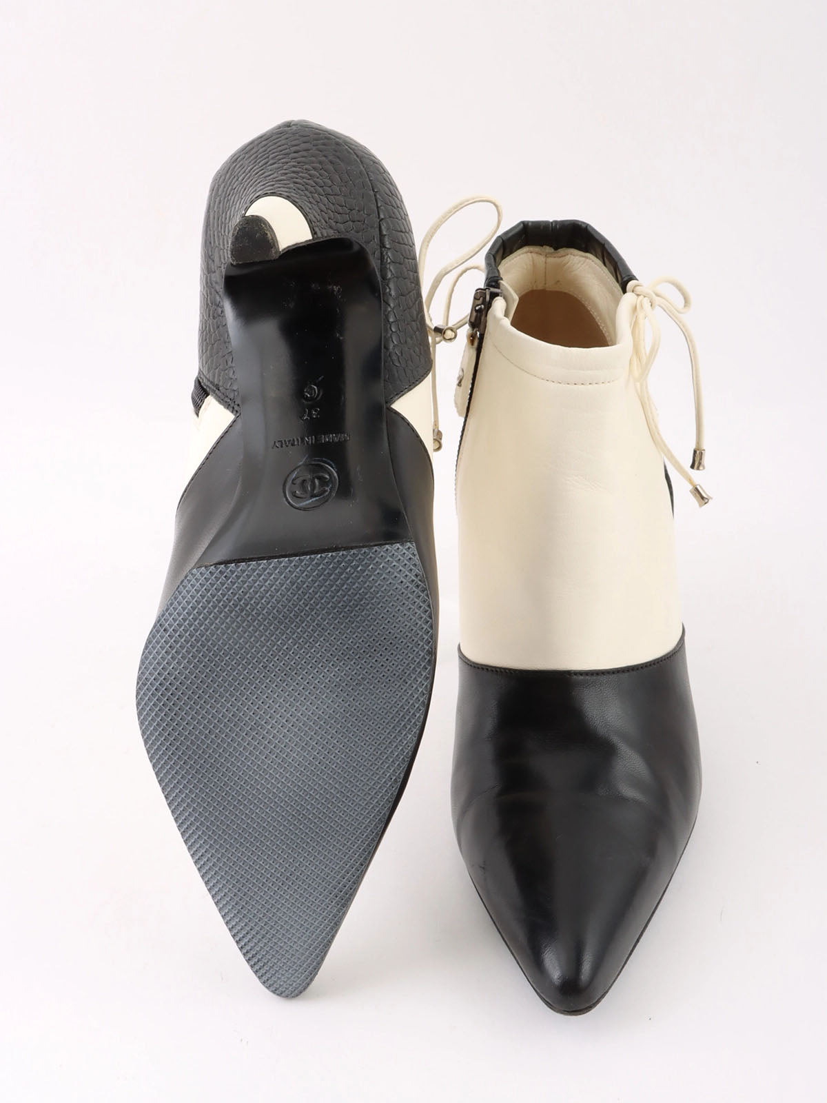 Two-tone Crocodile Embossed CC Mark Zip-Up Booties Black/White