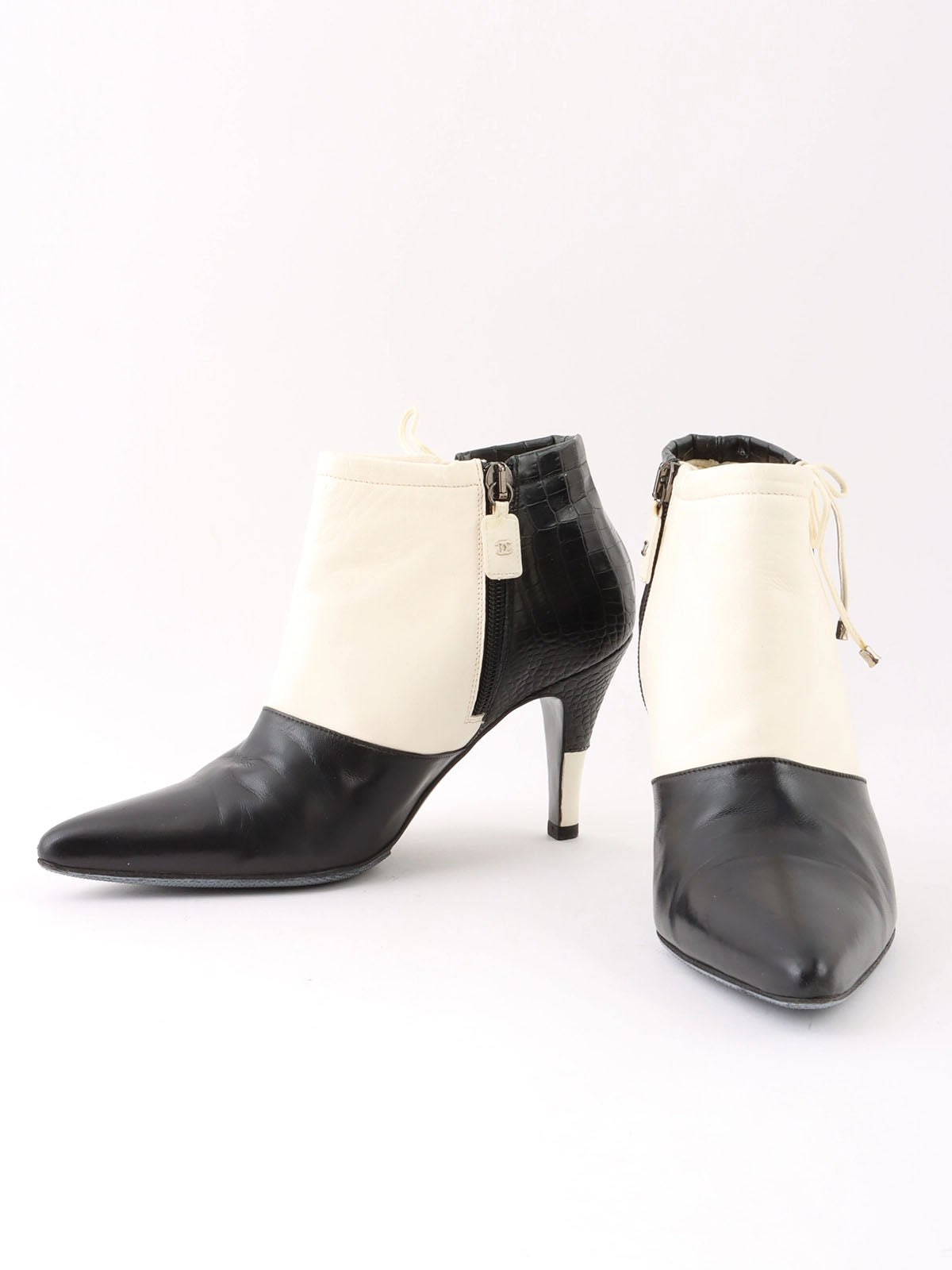 Two-tone Crocodile Embossed CC Mark Zip-Up Booties Black/White