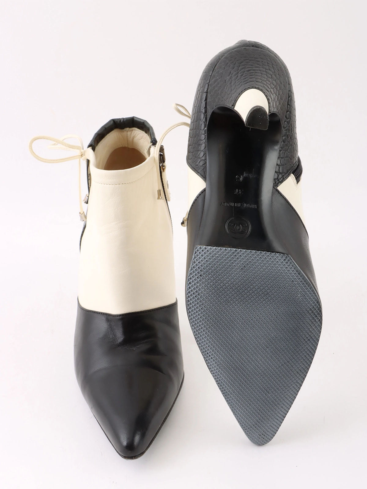 Two-tone Crocodile Embossed CC Mark Zip-Up Booties Black/White