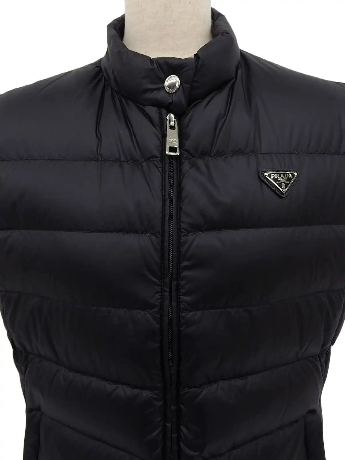 Logo Plate Down Vest Black