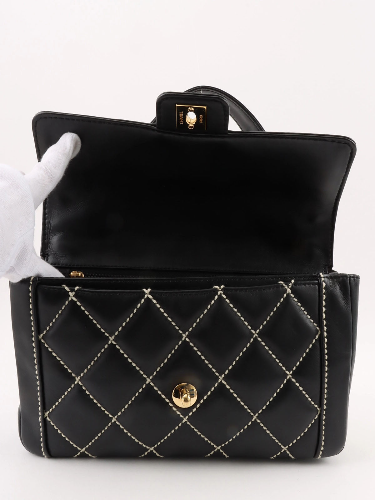 2004 Wild Stitch CC Turnlock Handbag in Black