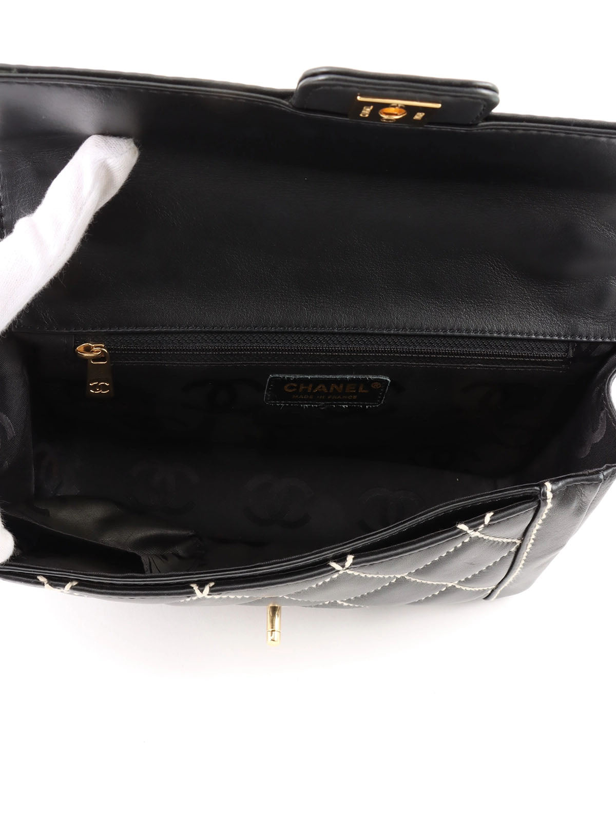 2004 Wild Stitch CC Turnlock Handbag in Black