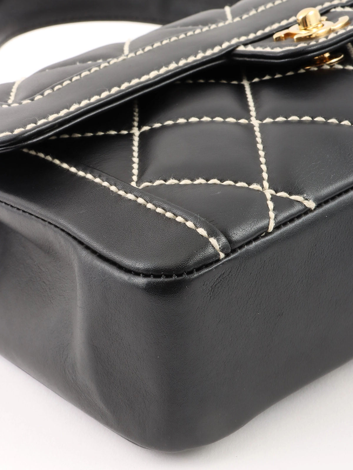 2004 Wild Stitch CC Turnlock Handbag in Black