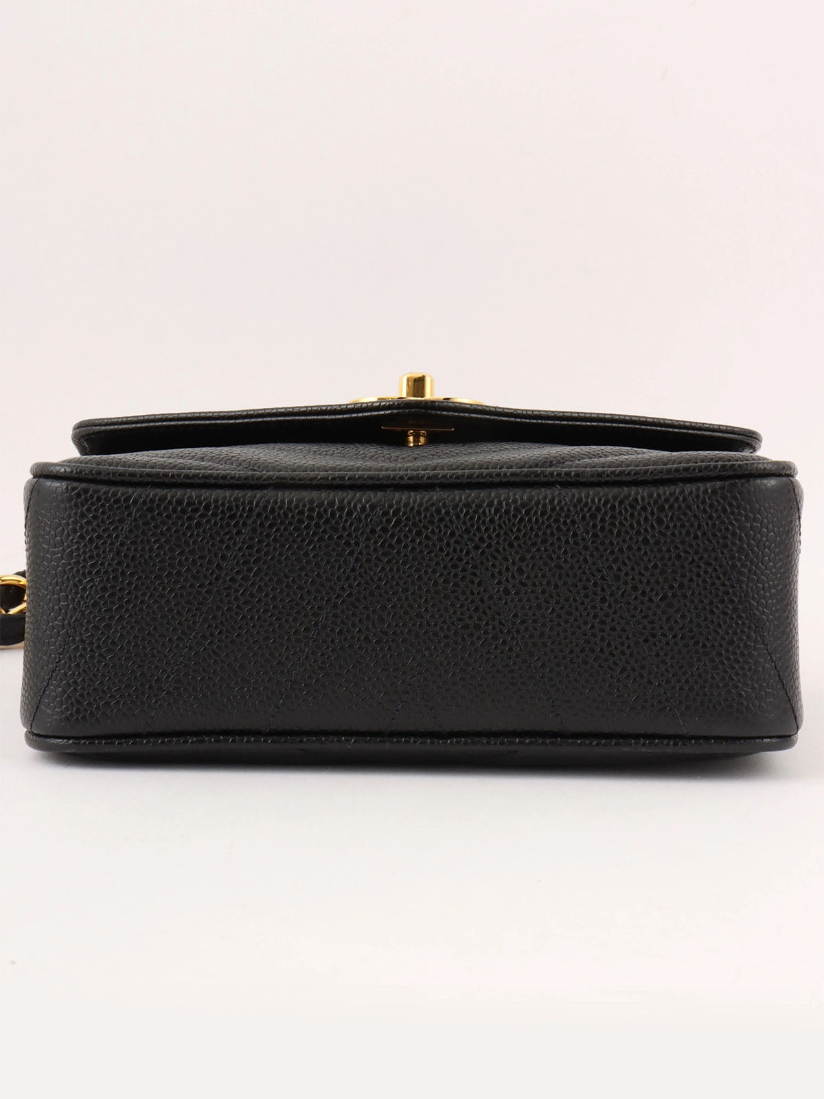 1995 Caviar Skin V-Stitch CC Turnlock Shoulder Bag in Black