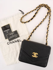 1995 Caviar Skin V-Stitch CC Turnlock Shoulder Bag in Black