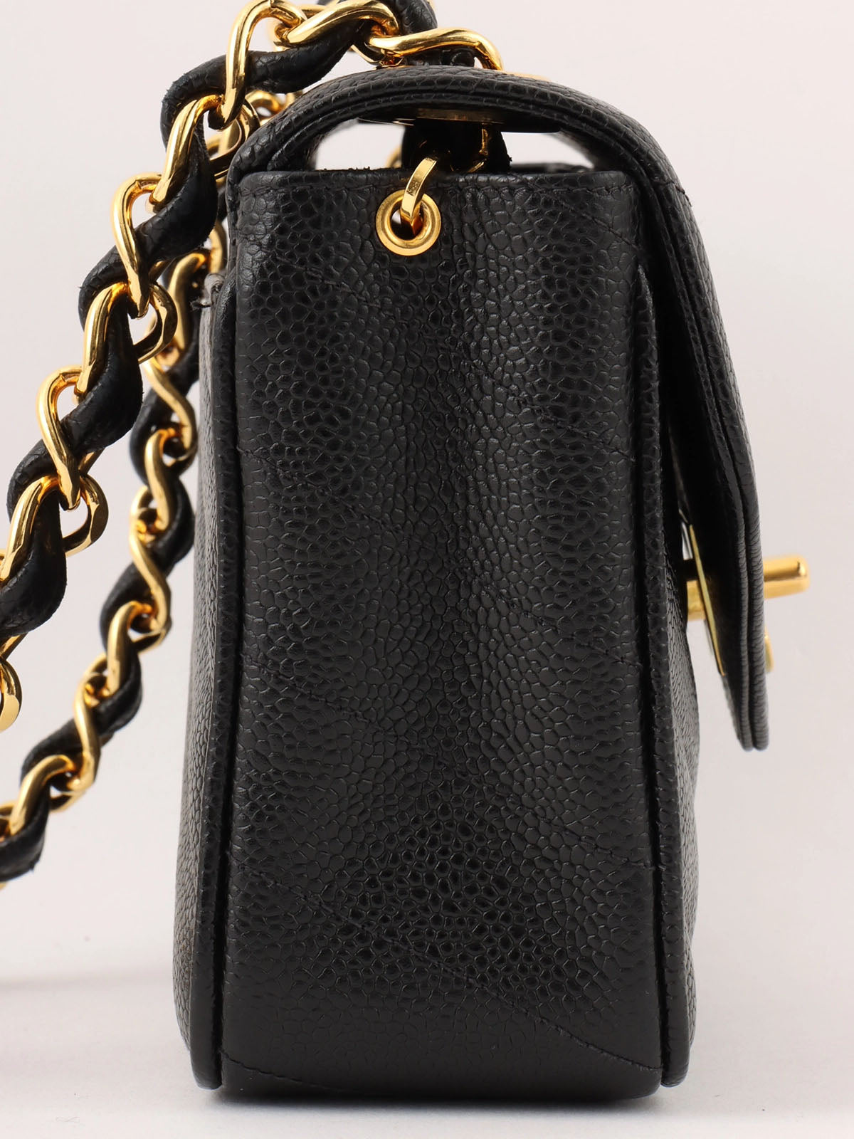 1995 Caviar Skin V-Stitch CC Turnlock Shoulder Bag in Black