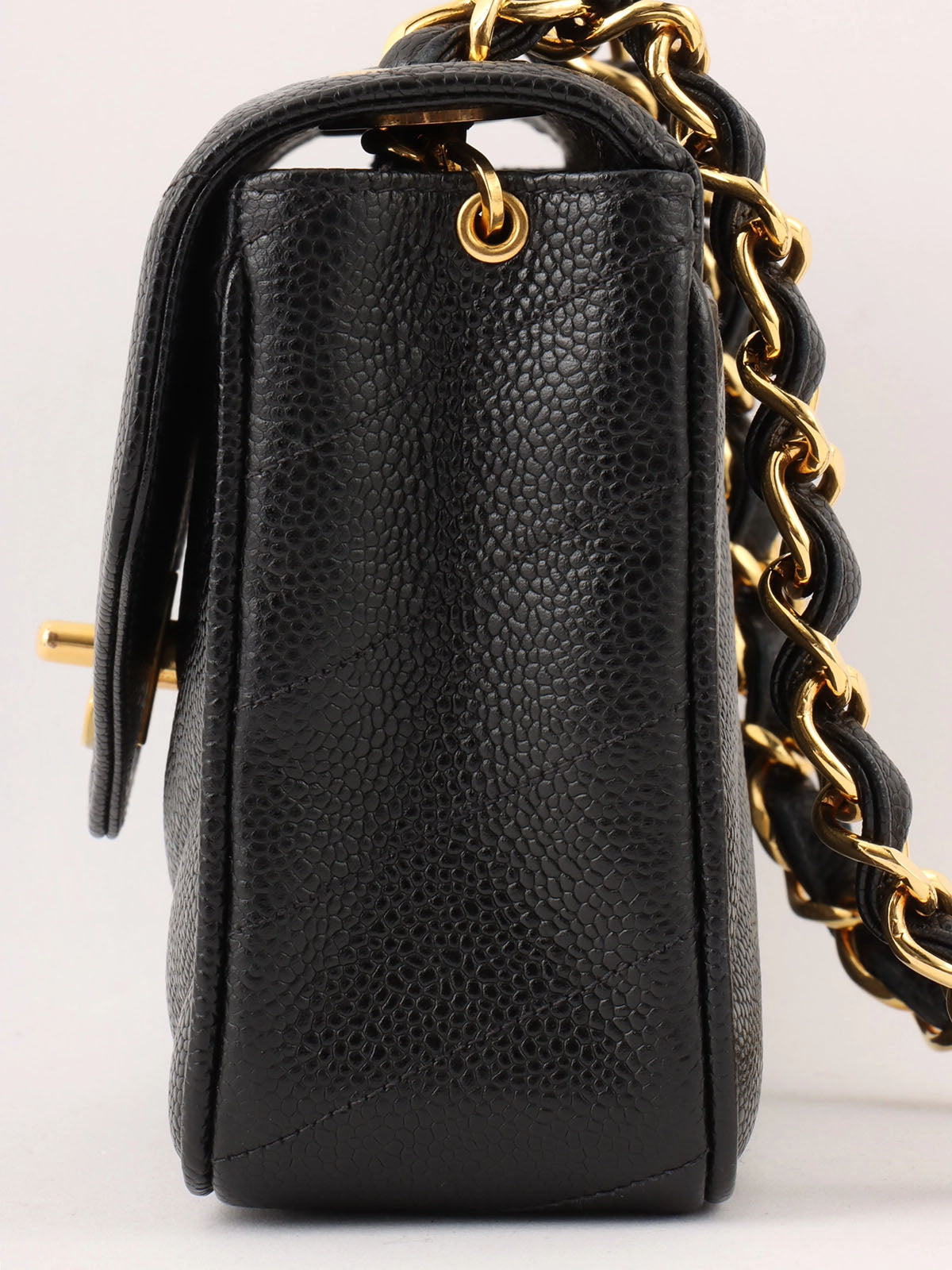 1995 Caviar Skin V-Stitch CC Turnlock Shoulder Bag in Black