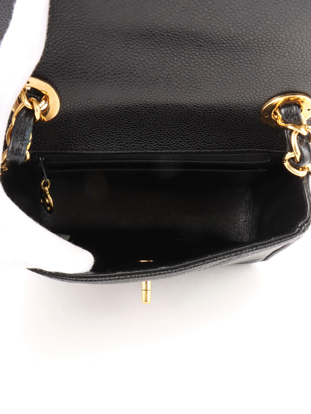 1995 Caviar Skin V-Stitch CC Turnlock Shoulder Bag in Black