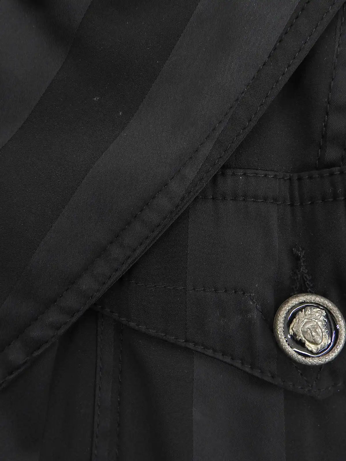 黑色条纹美杜莎纽扣套装