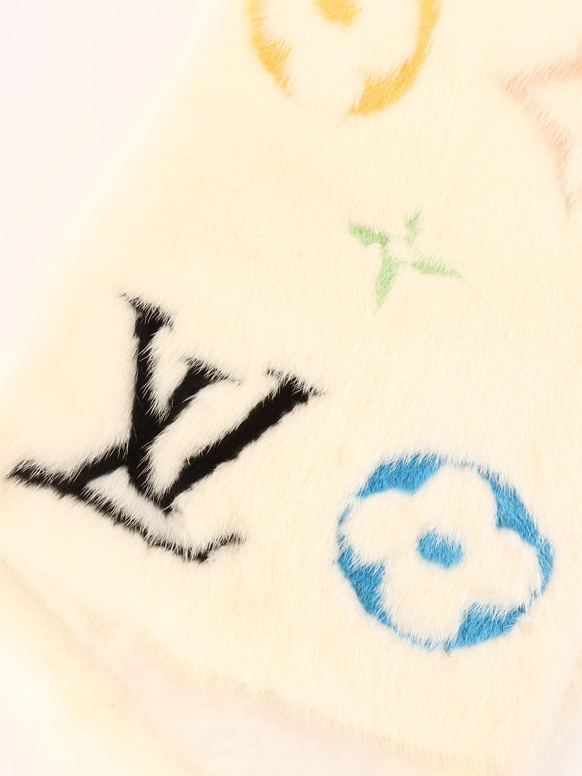 白色貂皮字母围巾