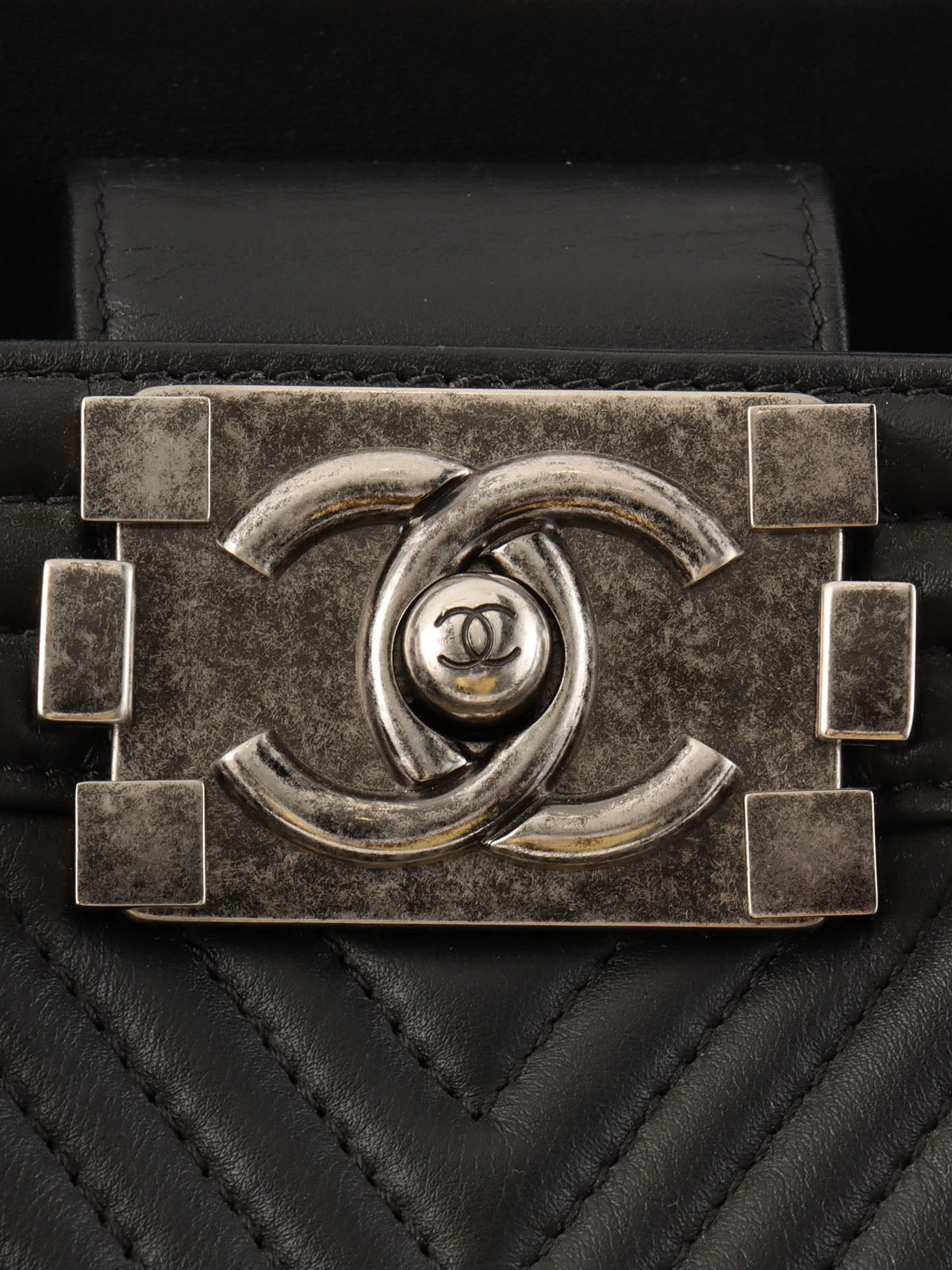 2014 款 Chevron Stitch Boy Chanel 托特包(黑色)