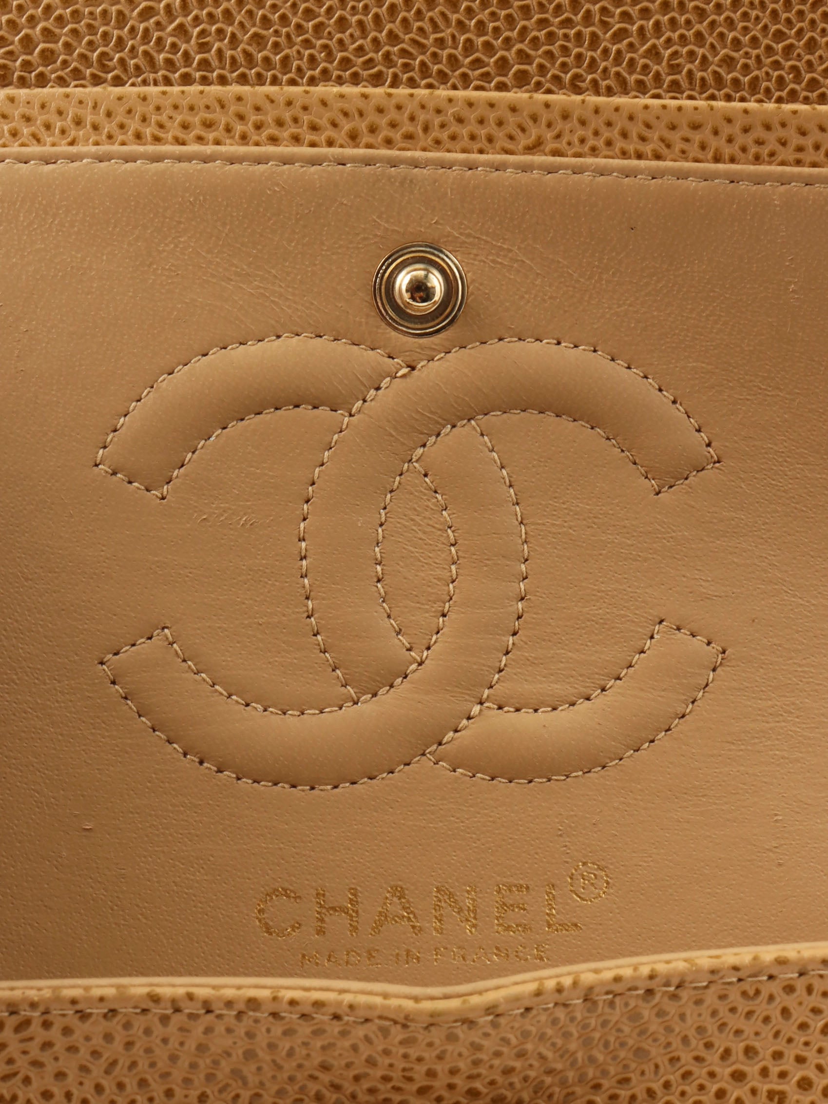 2000 Caviar Skin 经典翻盖链条包,23厘米,米色