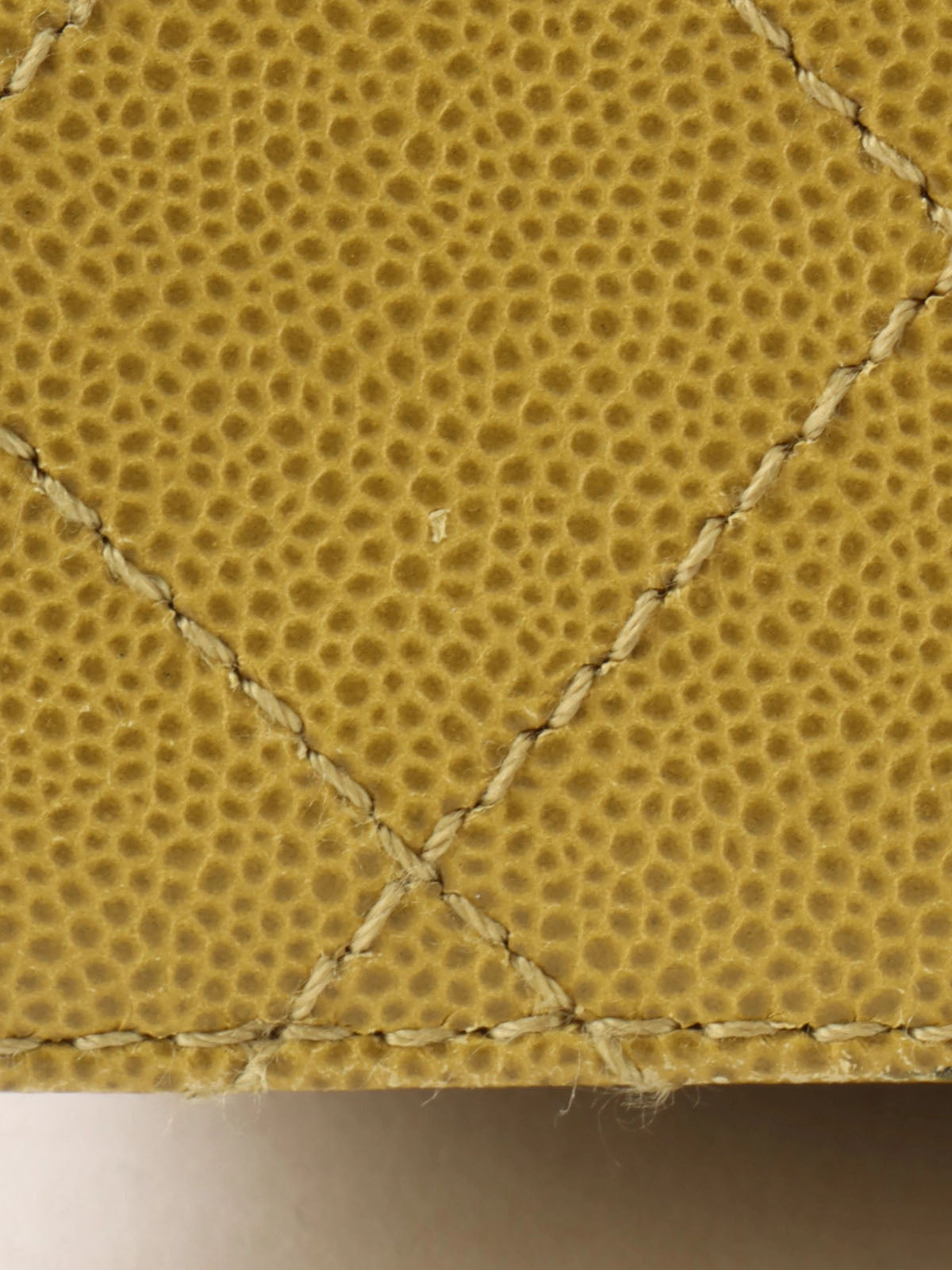 1998 Caviar Skin CC 转锁链条单肩包(青柠黄)