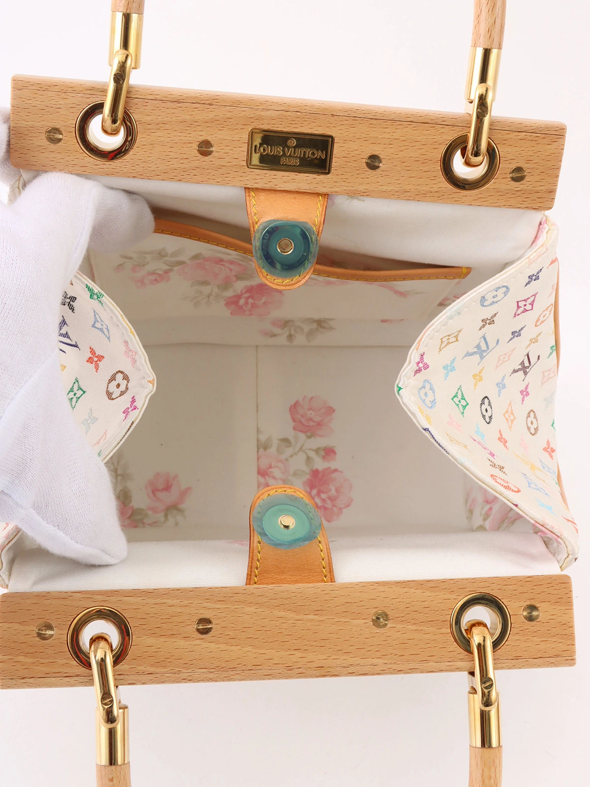 2003 年 Monogram Satin Abelia Blanc