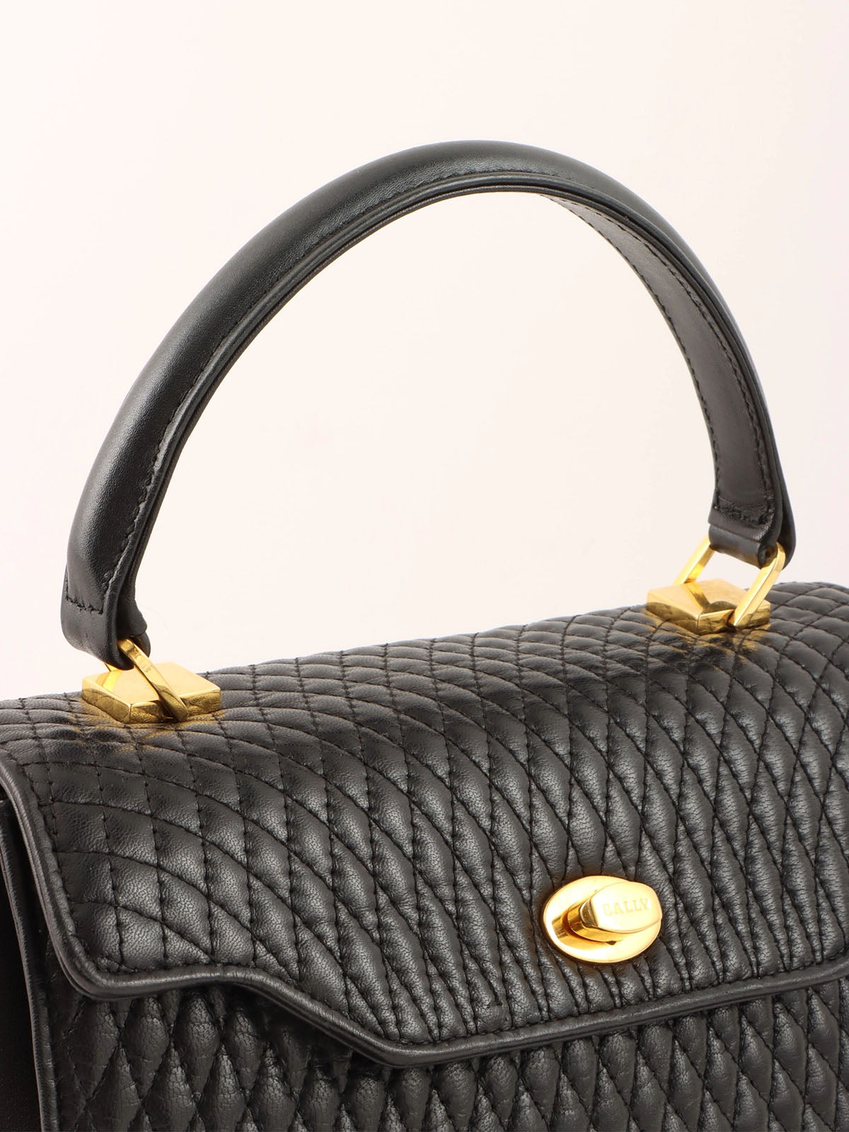 ロゴプレートキルティングハンドバッグ ブラック