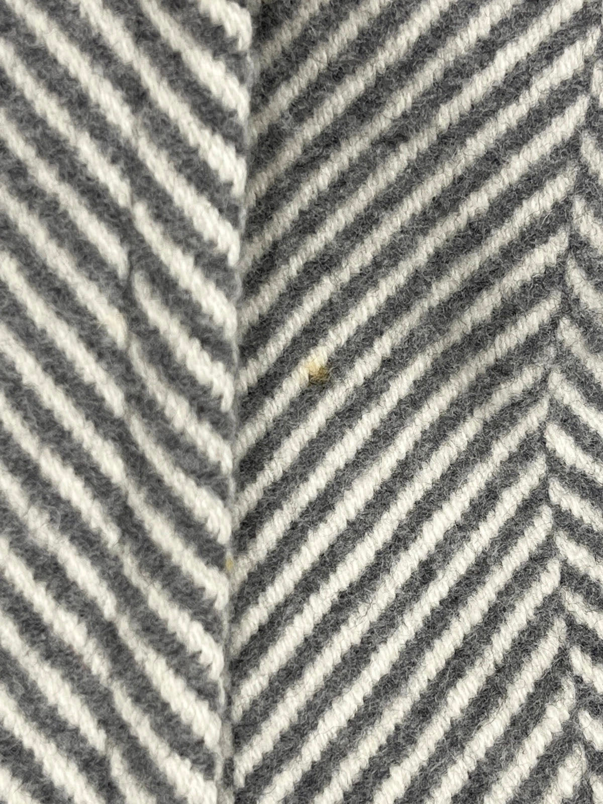 Herringbone pattern double-breasted long coat in gray/white