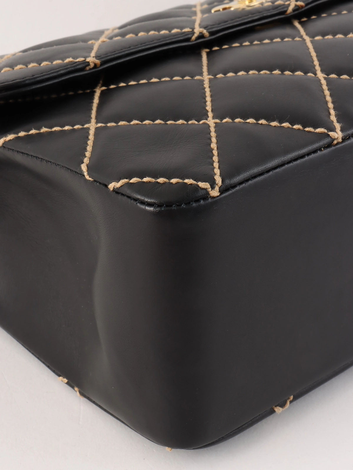 2001 Wild Stitch CC Turnlock Chain Shoulder Bag in Black