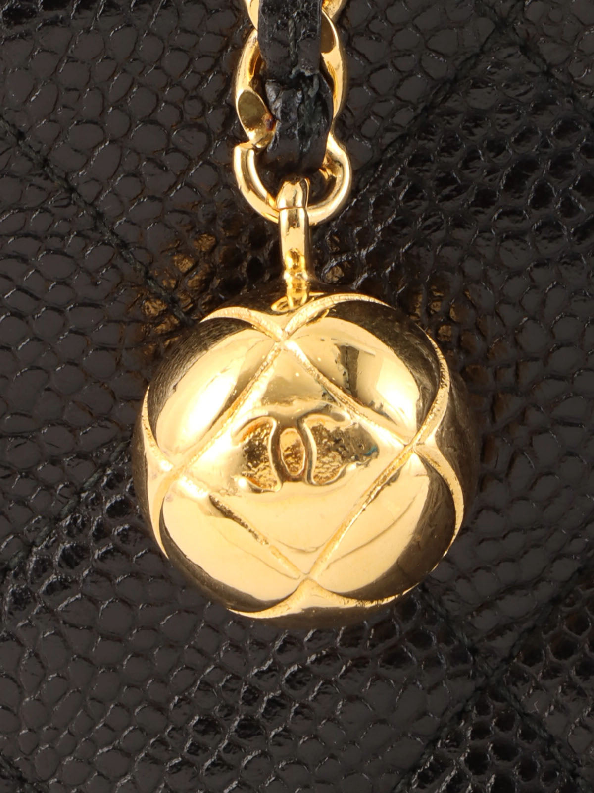1992 Caviar Skin CC Mark Ball Charm 迷你链条单肩包 黑色