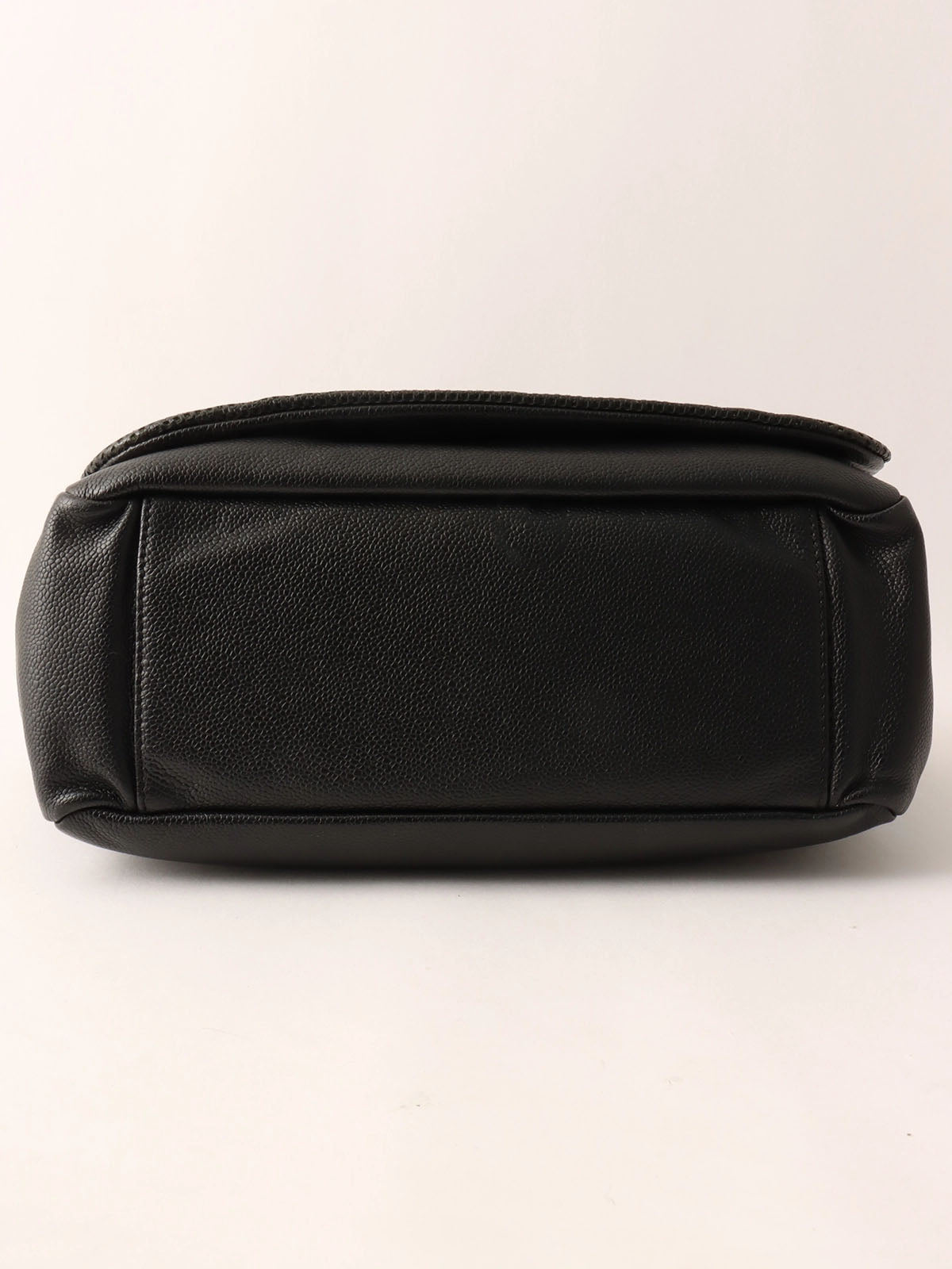 2004 CC mark punched chain shoulder bag black