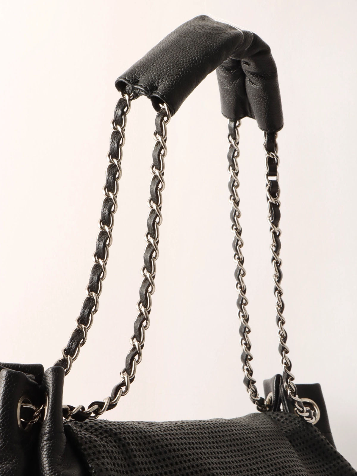 2004 CC mark punched chain shoulder bag black