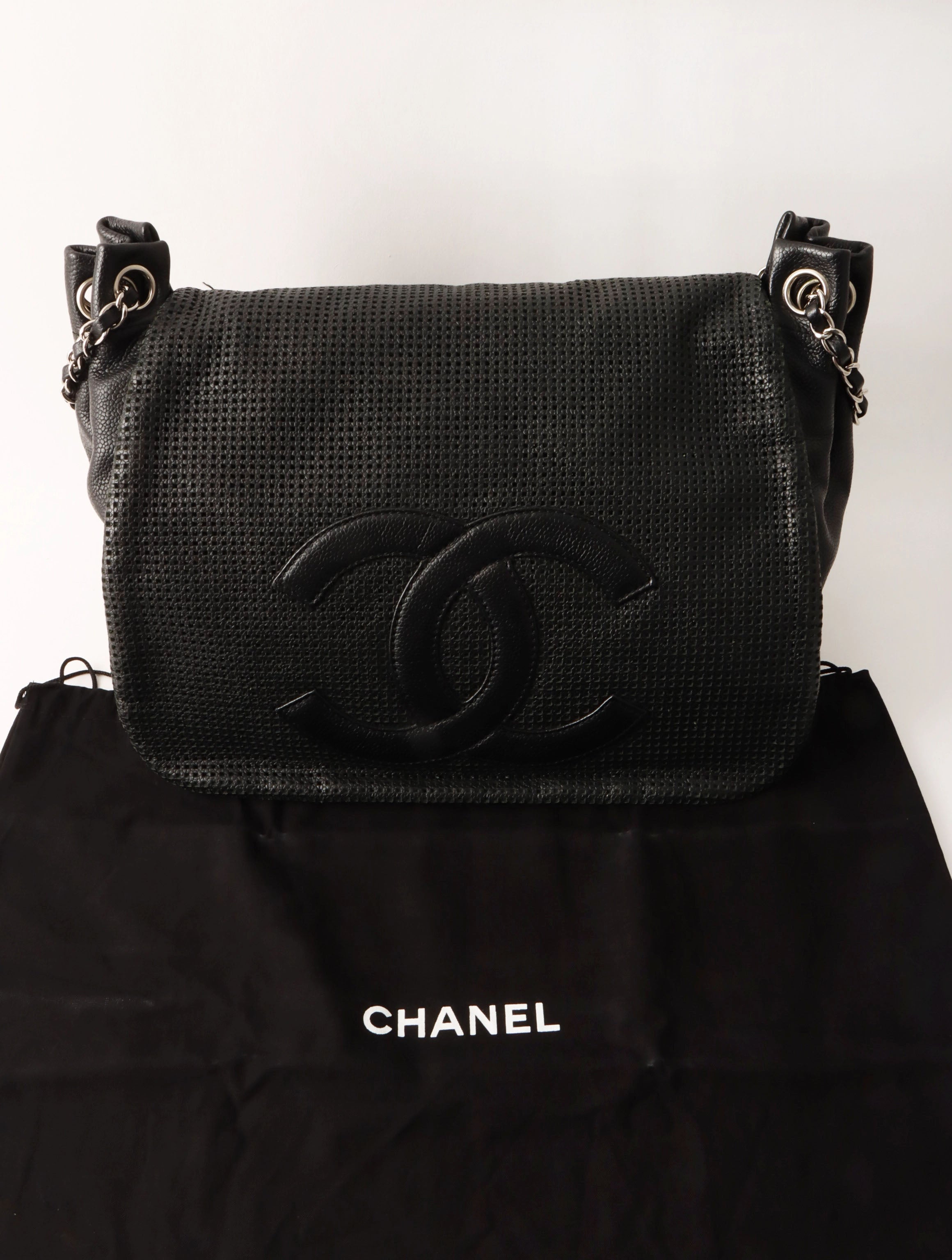 2004 CC mark punched chain shoulder bag black