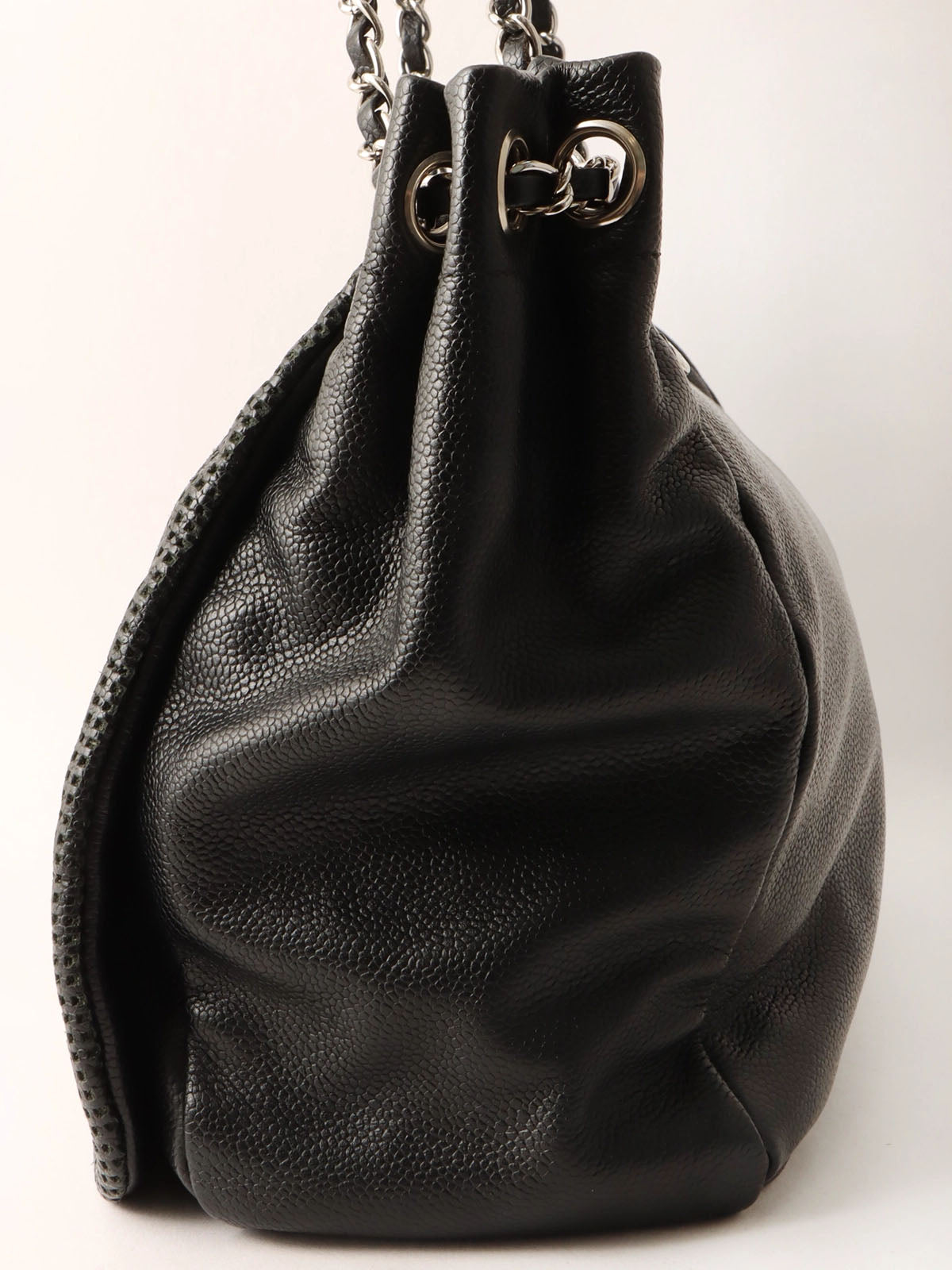 2004 CC mark punched chain shoulder bag black