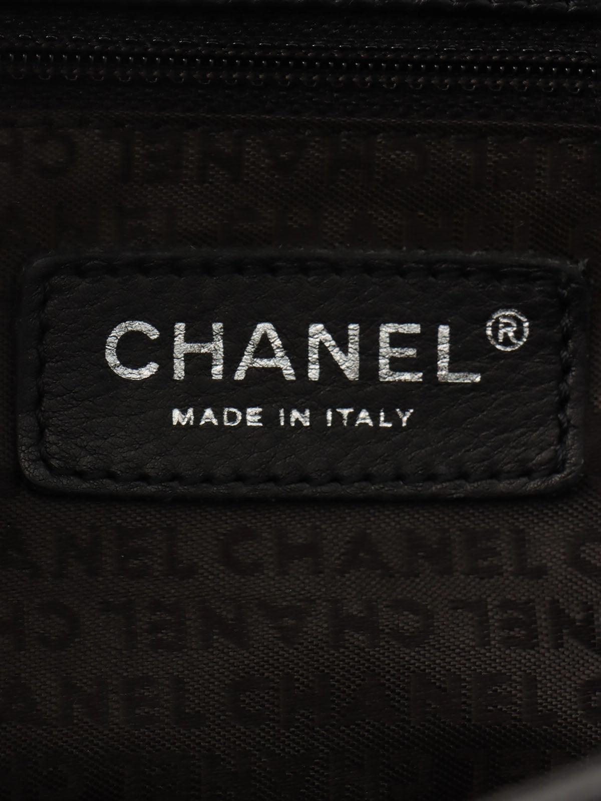 2004 CC mark punched chain shoulder bag black