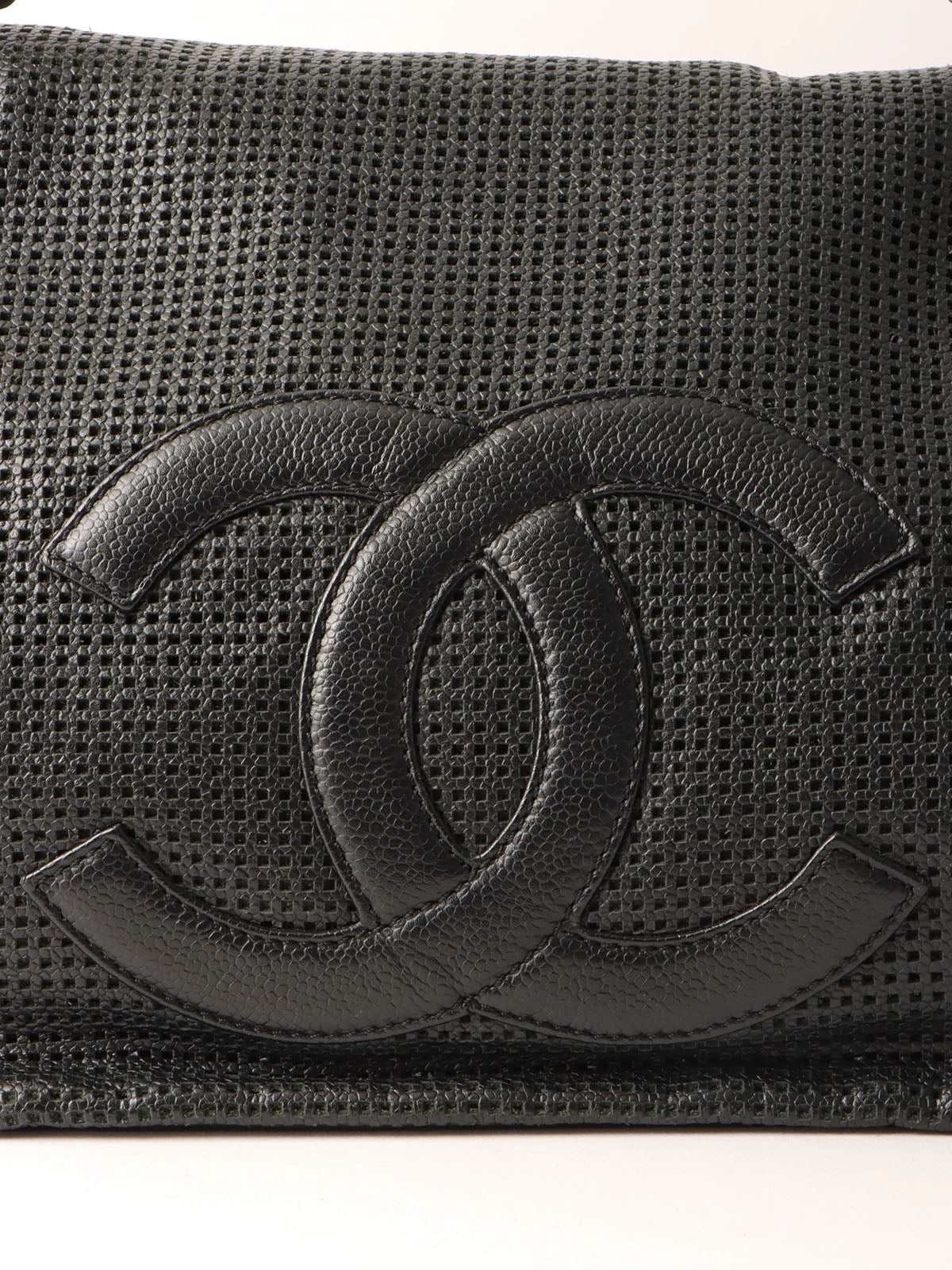 2004 CC mark punched chain shoulder bag black