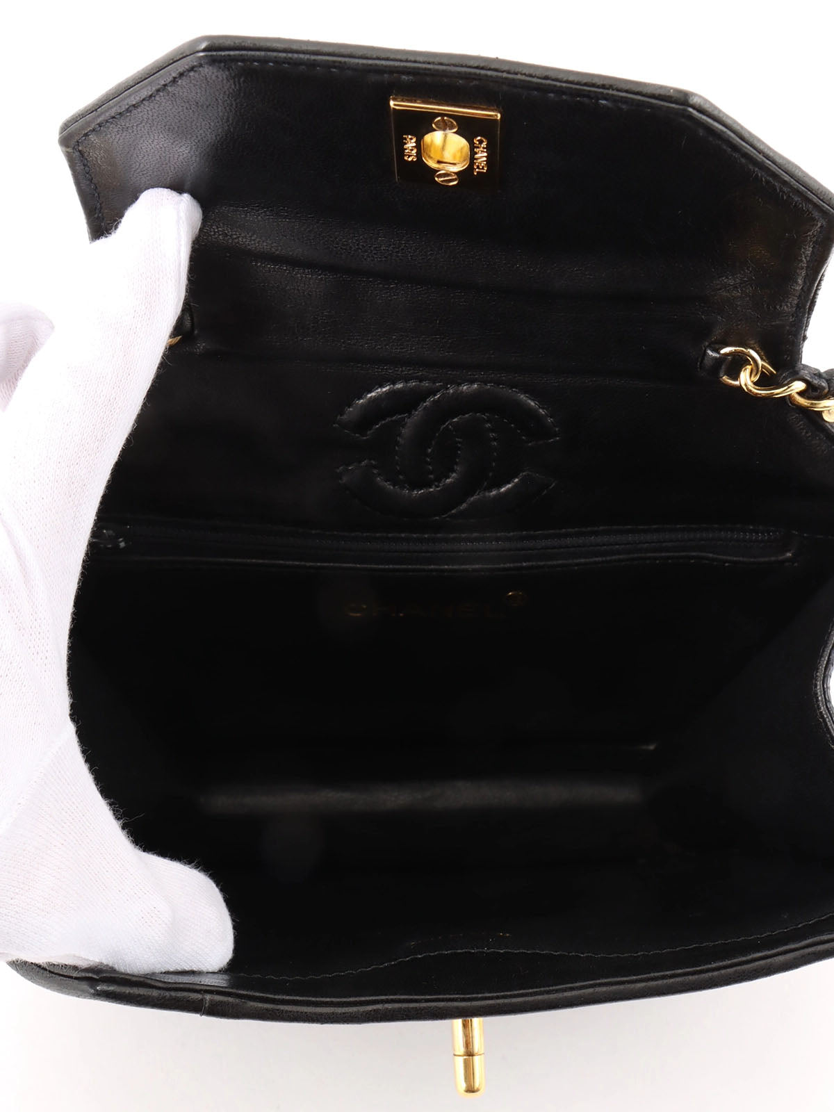 1990's Lizard Octagon CC Turnlock Chain Shoulder Bag in Black