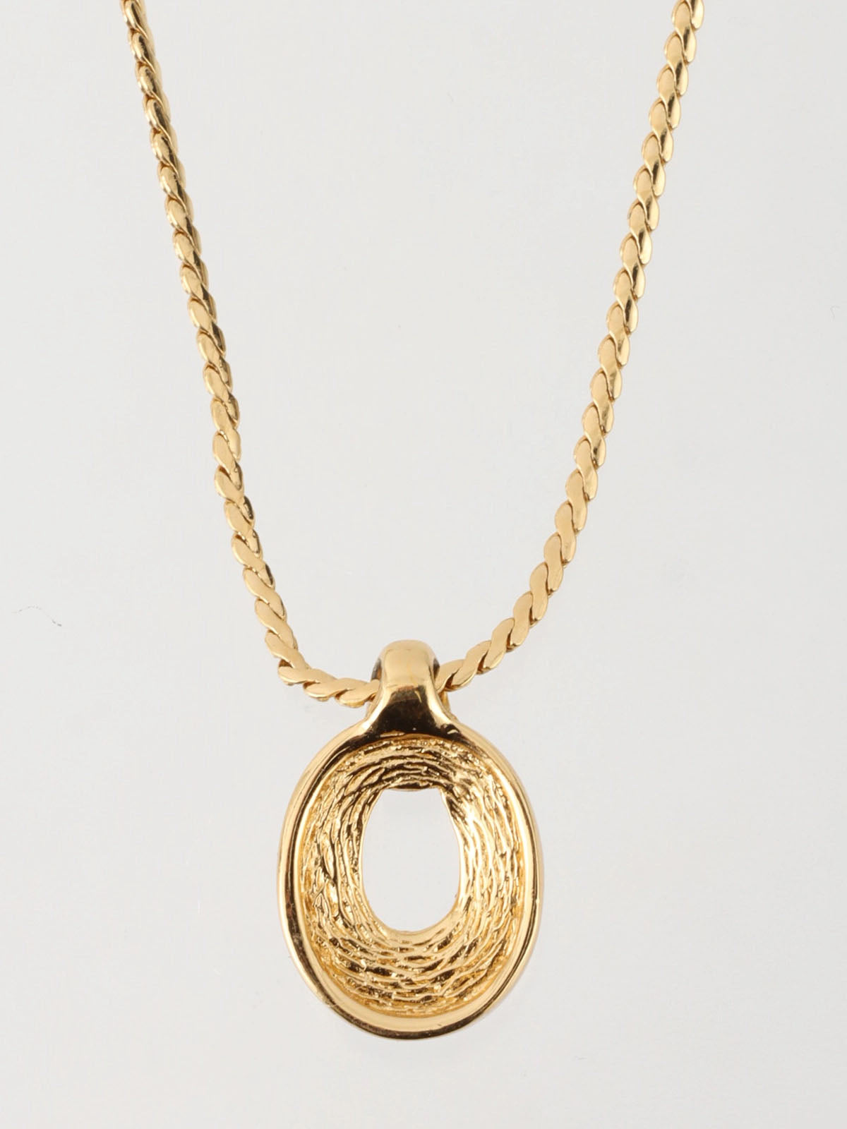 Rhinestone Oval Motif Necklace Gold