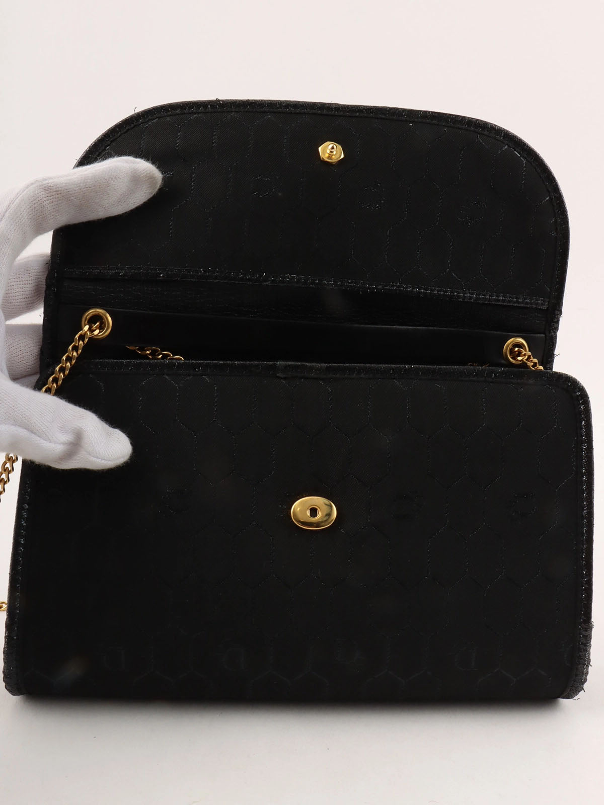 Honeycomb Pattern Logo Plate Chain Bag in Black