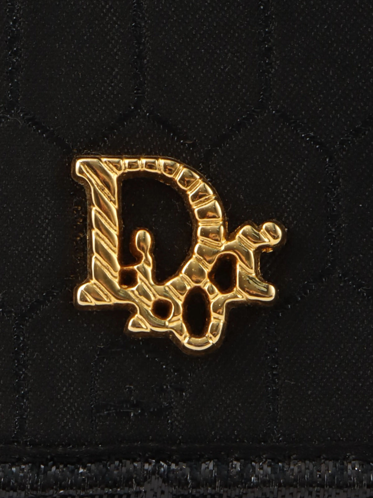 Honeycomb Pattern Logo Plate Chain Bag in Black