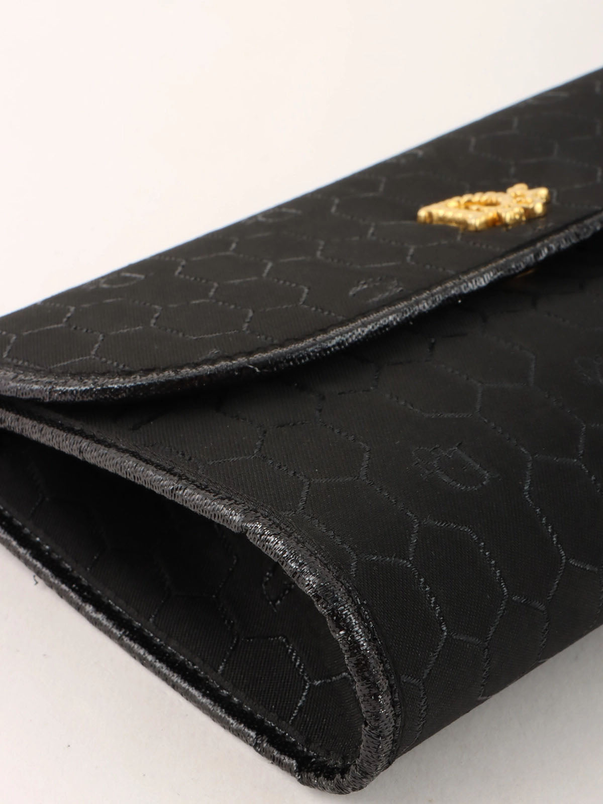 Honeycomb Pattern Logo Plate Chain Bag in Black