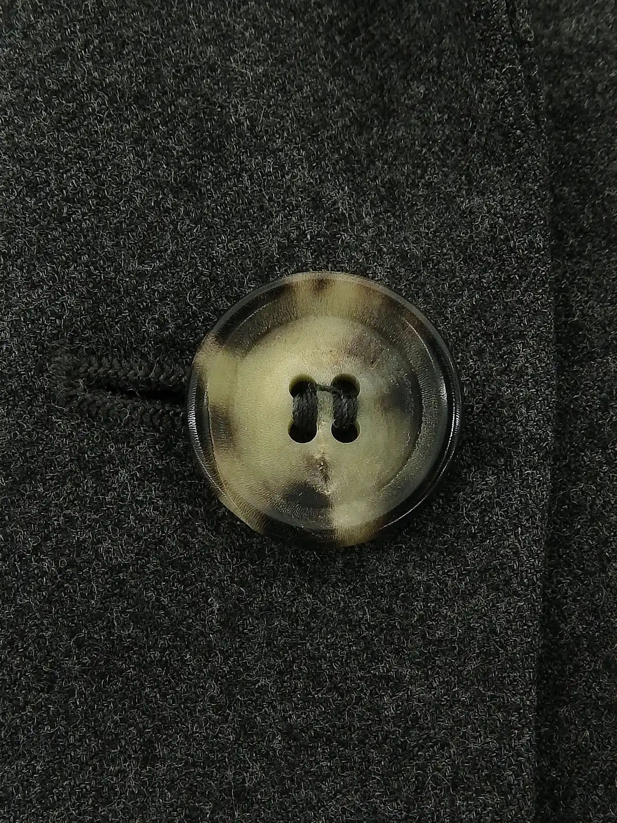 灰色羊毛徽标纽扣夹克