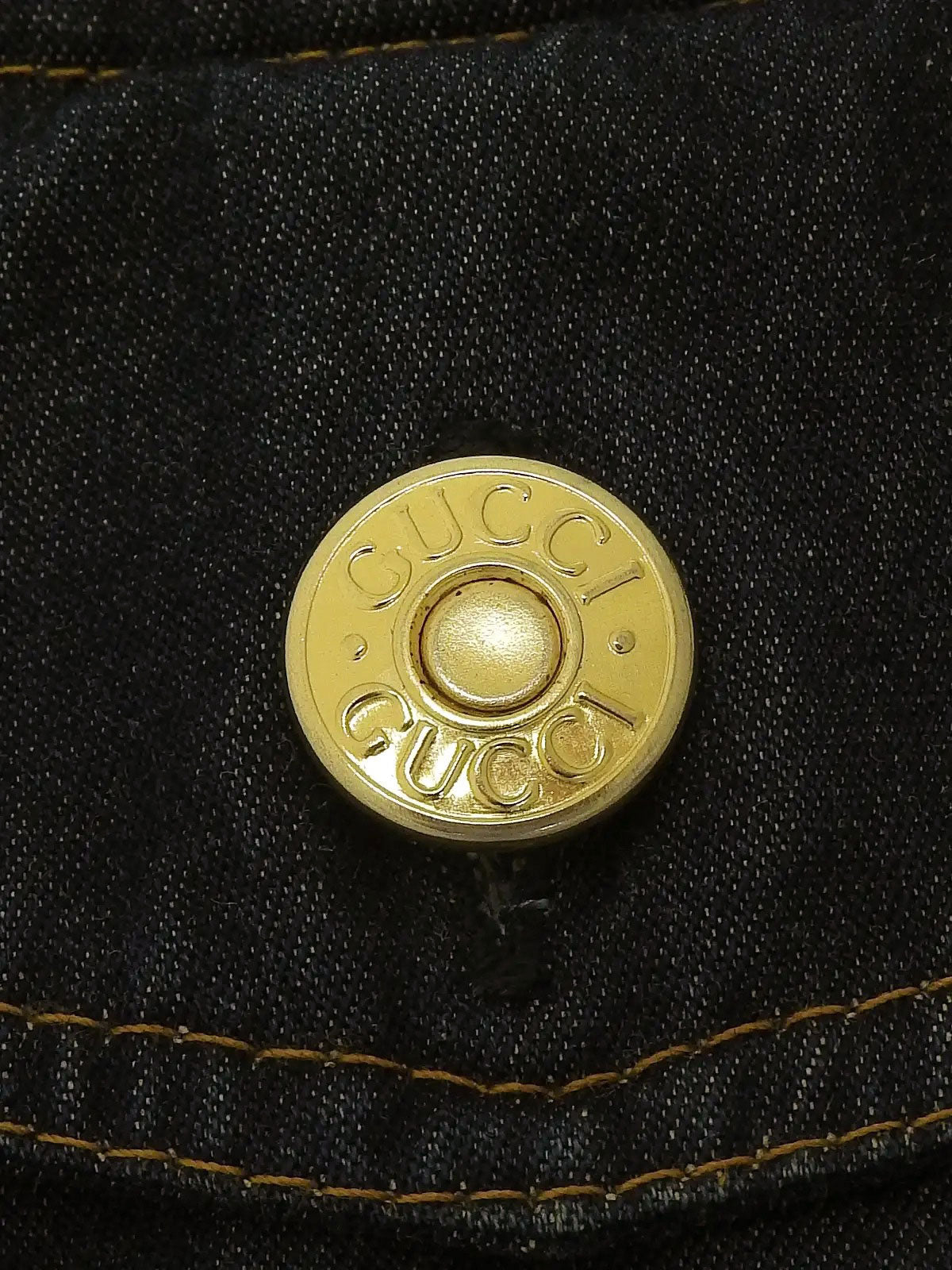 靛蓝色徽标纽扣牛仔衬衫