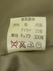黄色、绿色和多色粗花呢皮革纽扣夹克