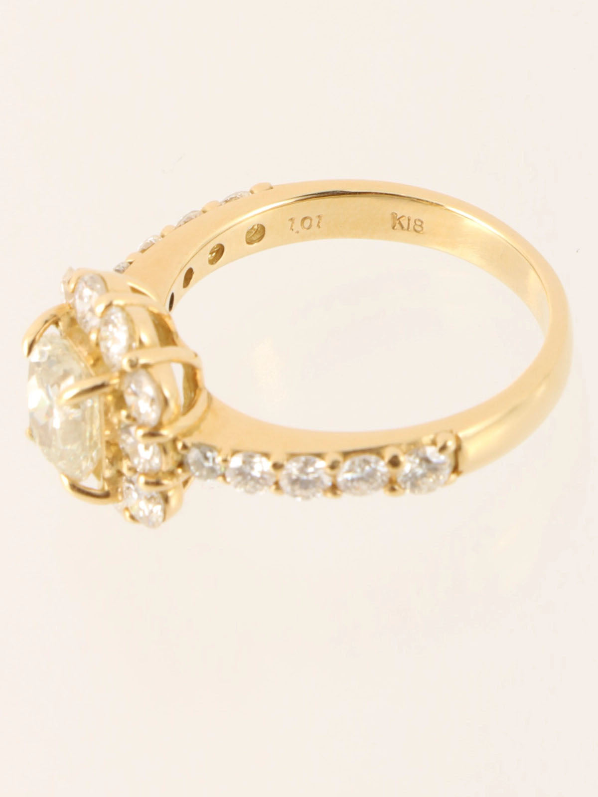 18K Gold Diamond Design Ring