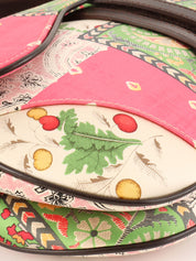 粉色、绿色和白色佩斯利花纹马鞍包