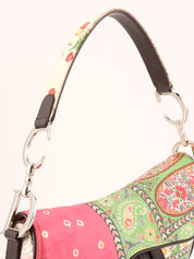 粉色、绿色和白色佩斯利花纹马鞍包