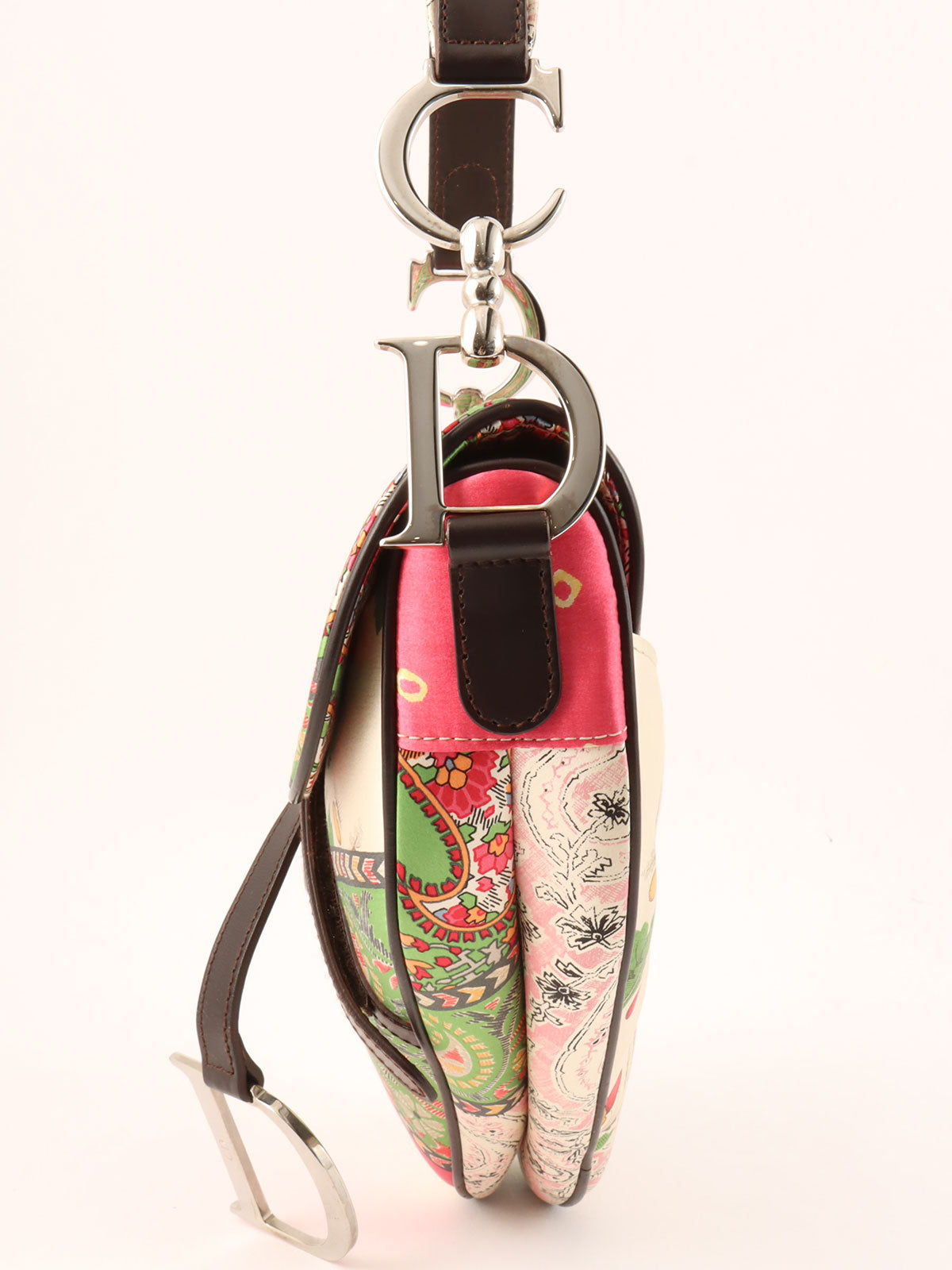 粉色、绿色和白色佩斯利花纹马鞍包