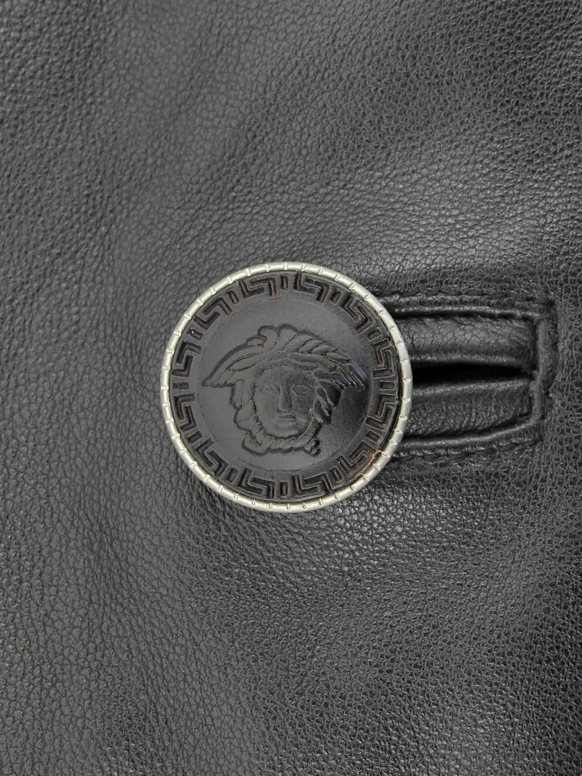 黑色美杜莎纽扣腰带夹克