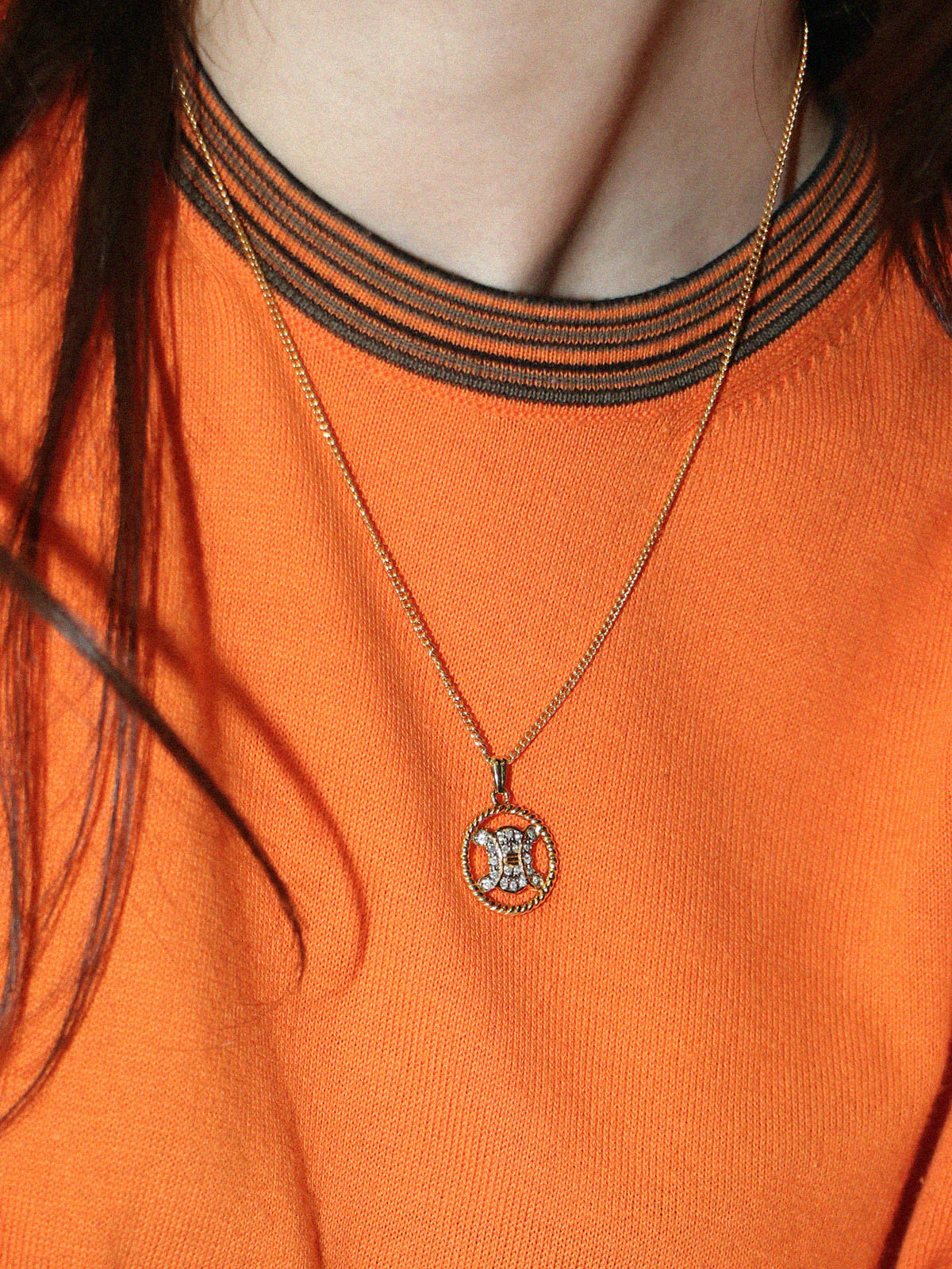 Circle Rhinestone Macadam Plate Necklace in Gold